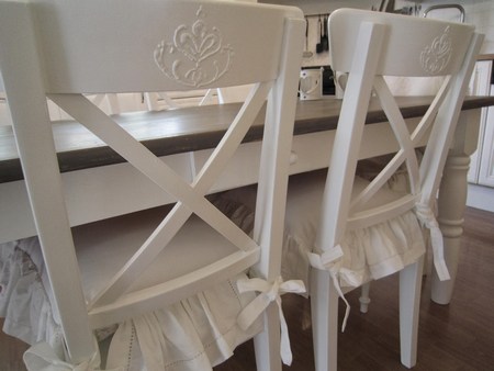 Свадебные стулья белые
