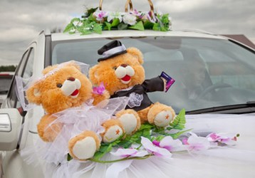 Куклы на свадебном автомобиле