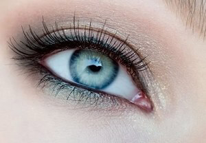 Свадебный макияж голубых глаз