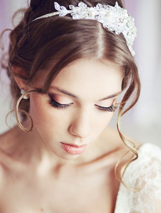 Прическа Невесты С Диадемой Фото