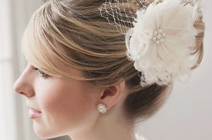 Подобрать украшение под свадебное платье