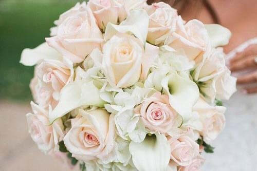 Фото цветы розы у невесты