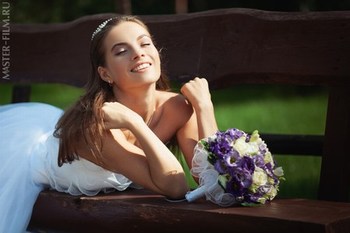 Букет цветов и невеста